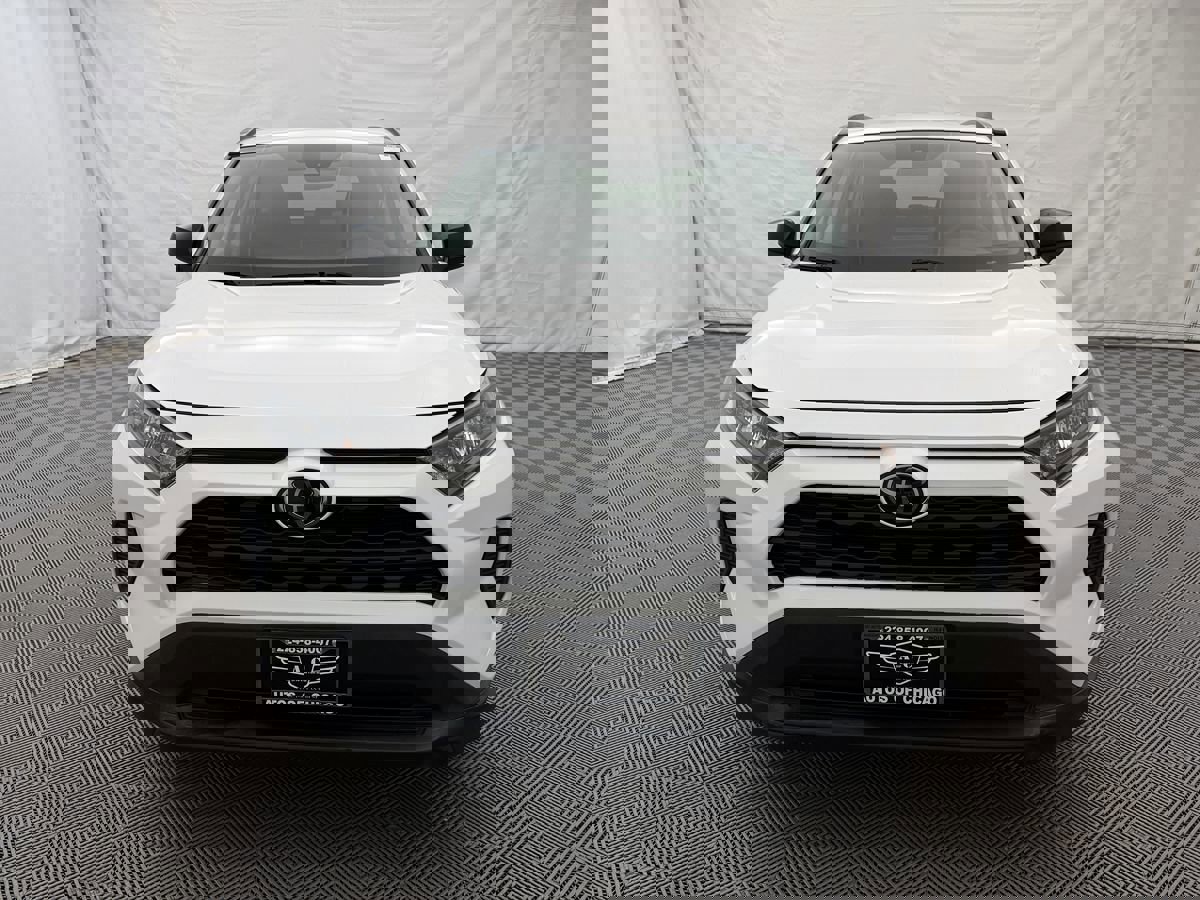 Used 2019 Toyota RAV4 LE image 3