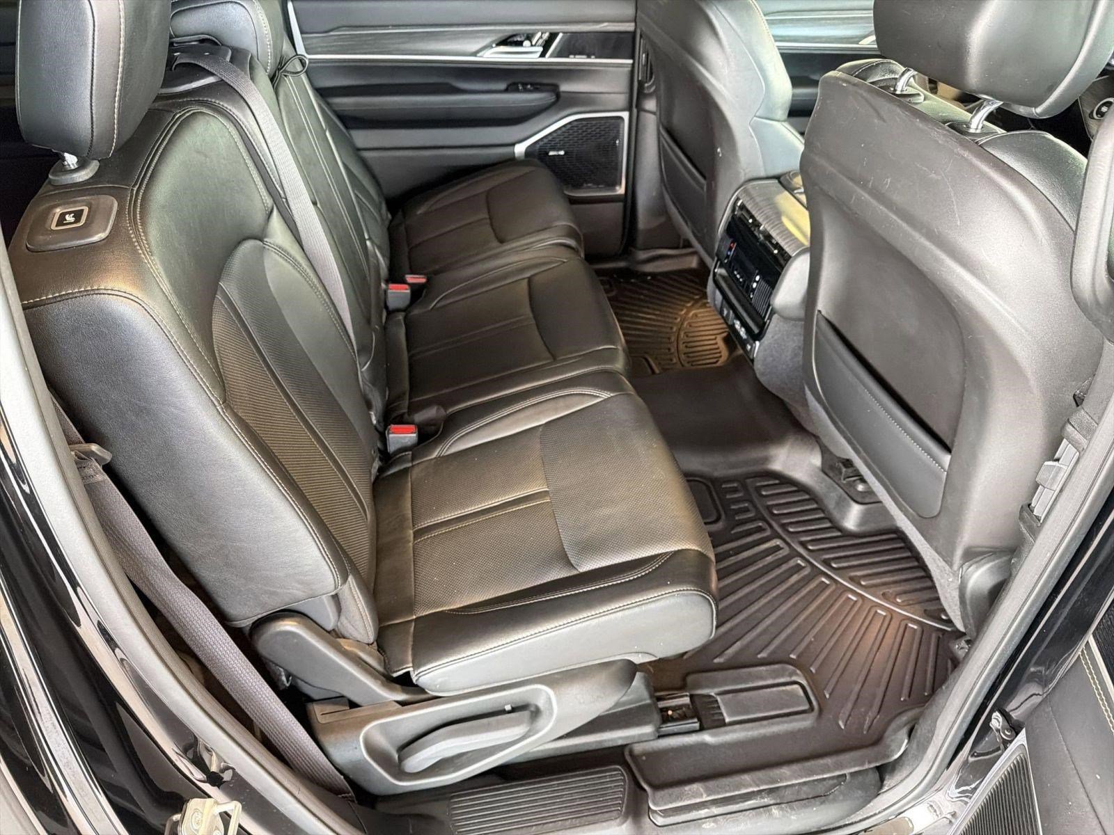 Used 2023 Jeep Wagoneer L Series III w/ Preferred Equipment Group image 26