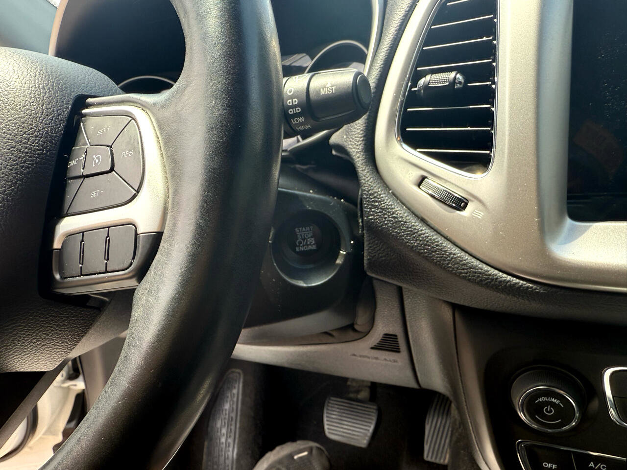 Used 2017 Jeep Compass Latitude w/ Popular Equipment Group image 34