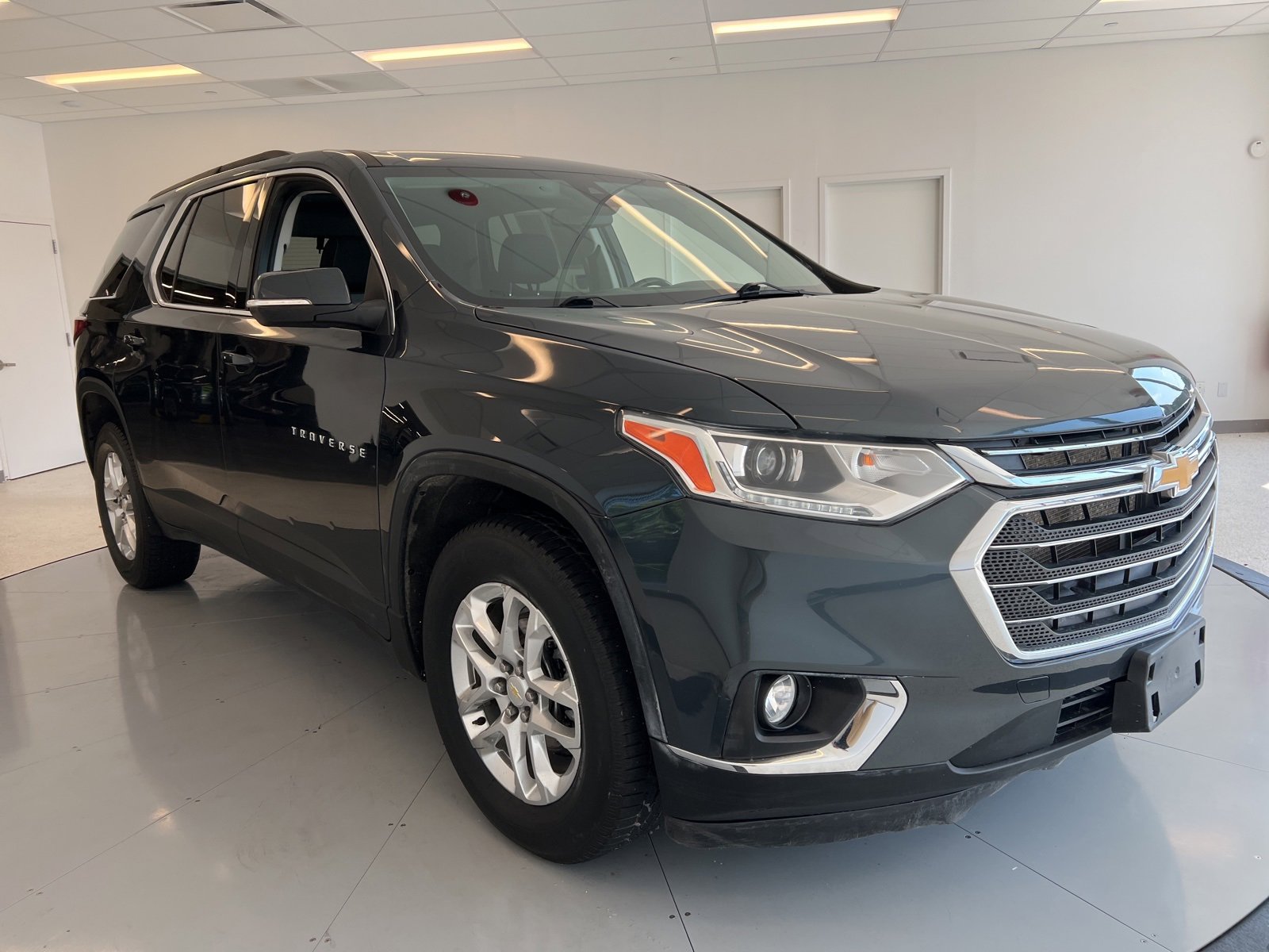 Used 2021 Chevrolet Traverse LT