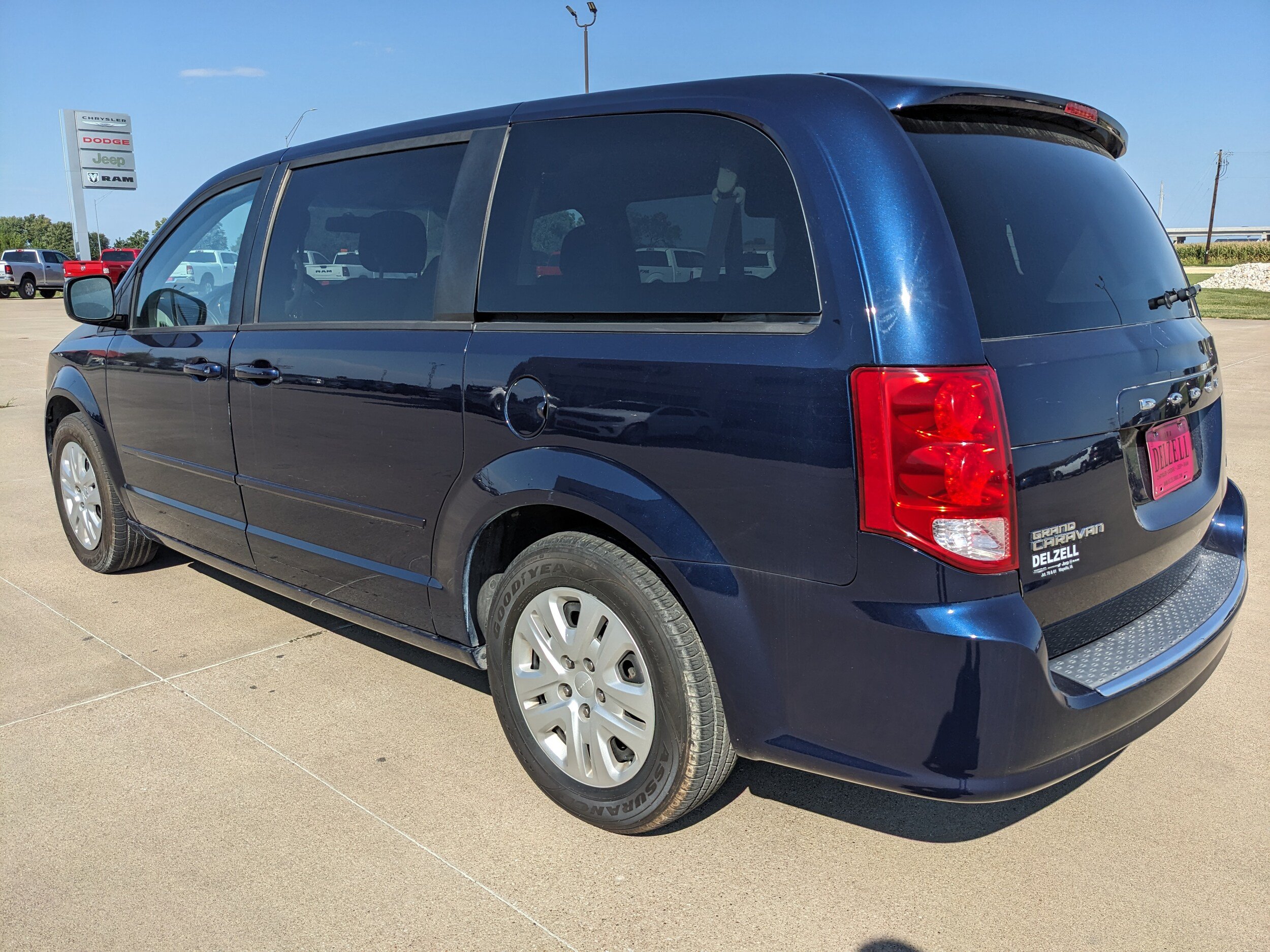 Used 2017 Dodge Grand Caravan SE w/ Power Window Group FWD image 6