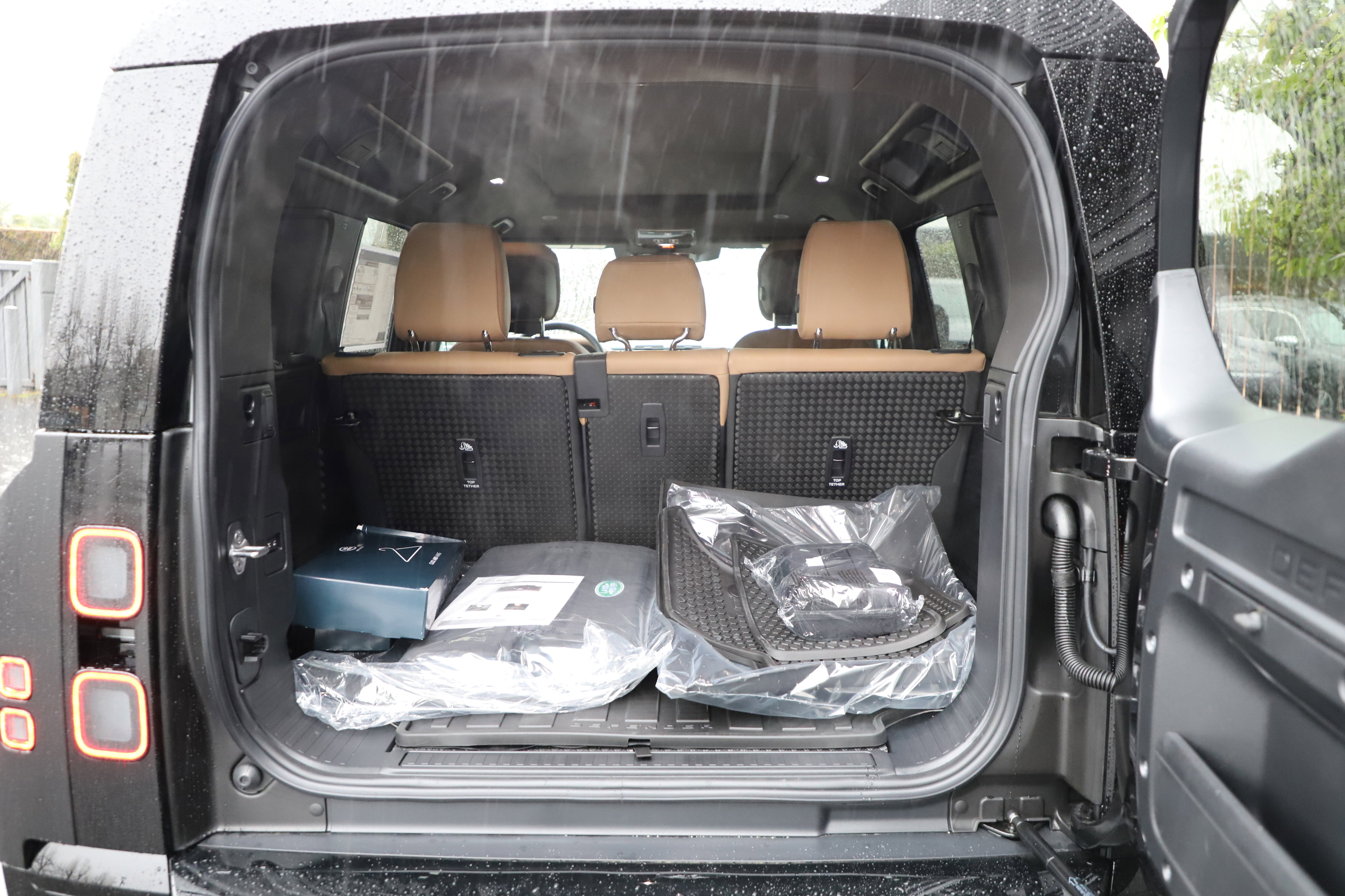 New 2026 Land Rover Defender 110 X-Dynamic SE image 16