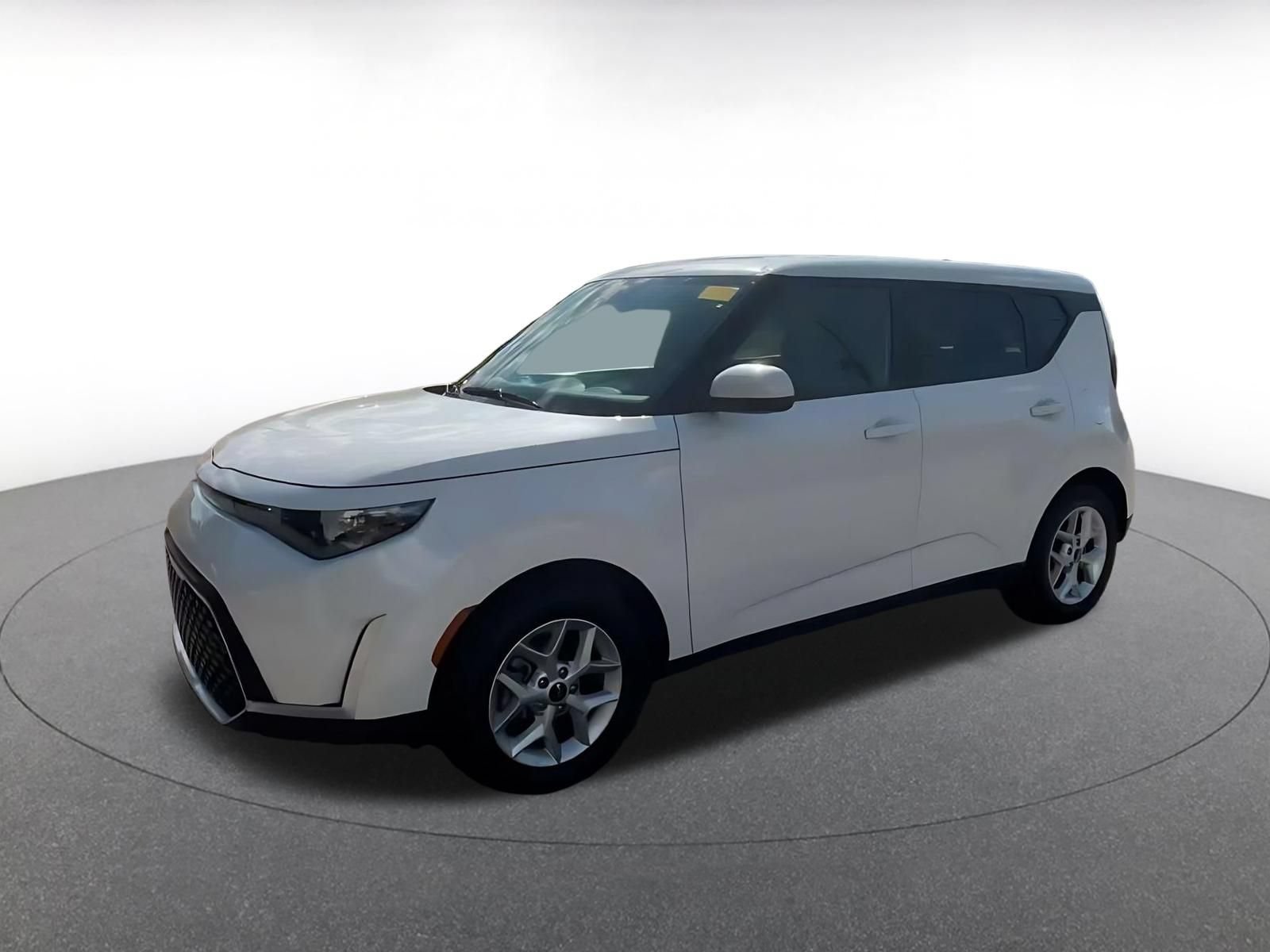 Used 2025 Kia Soul LX w/ LX Technology Package FWD image 8