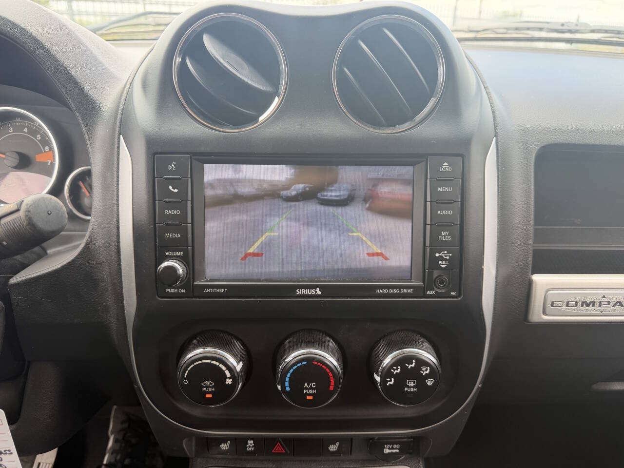 Used 2014 Jeep Compass Latitude w/ Sun/Sound Group FWD image 9