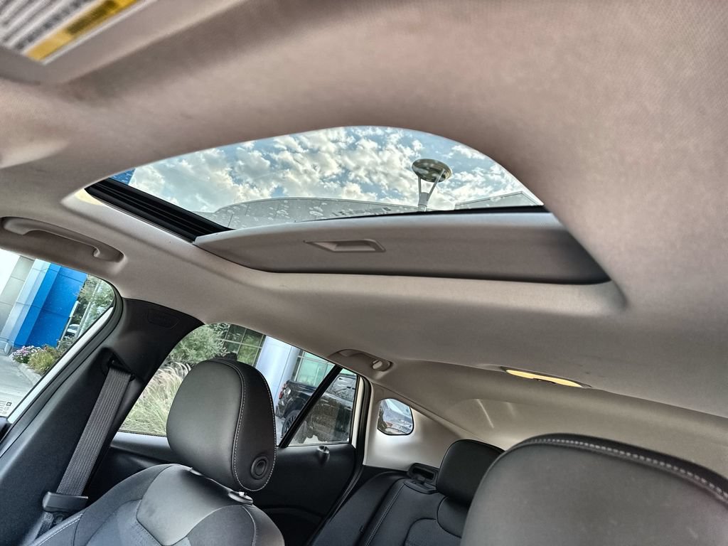 Used 2026 Chevrolet Trax LT w/ Sunroof Package FWD image 21