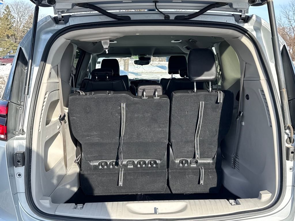 Used 2024 Chrysler Pacifica Touring-L image 7