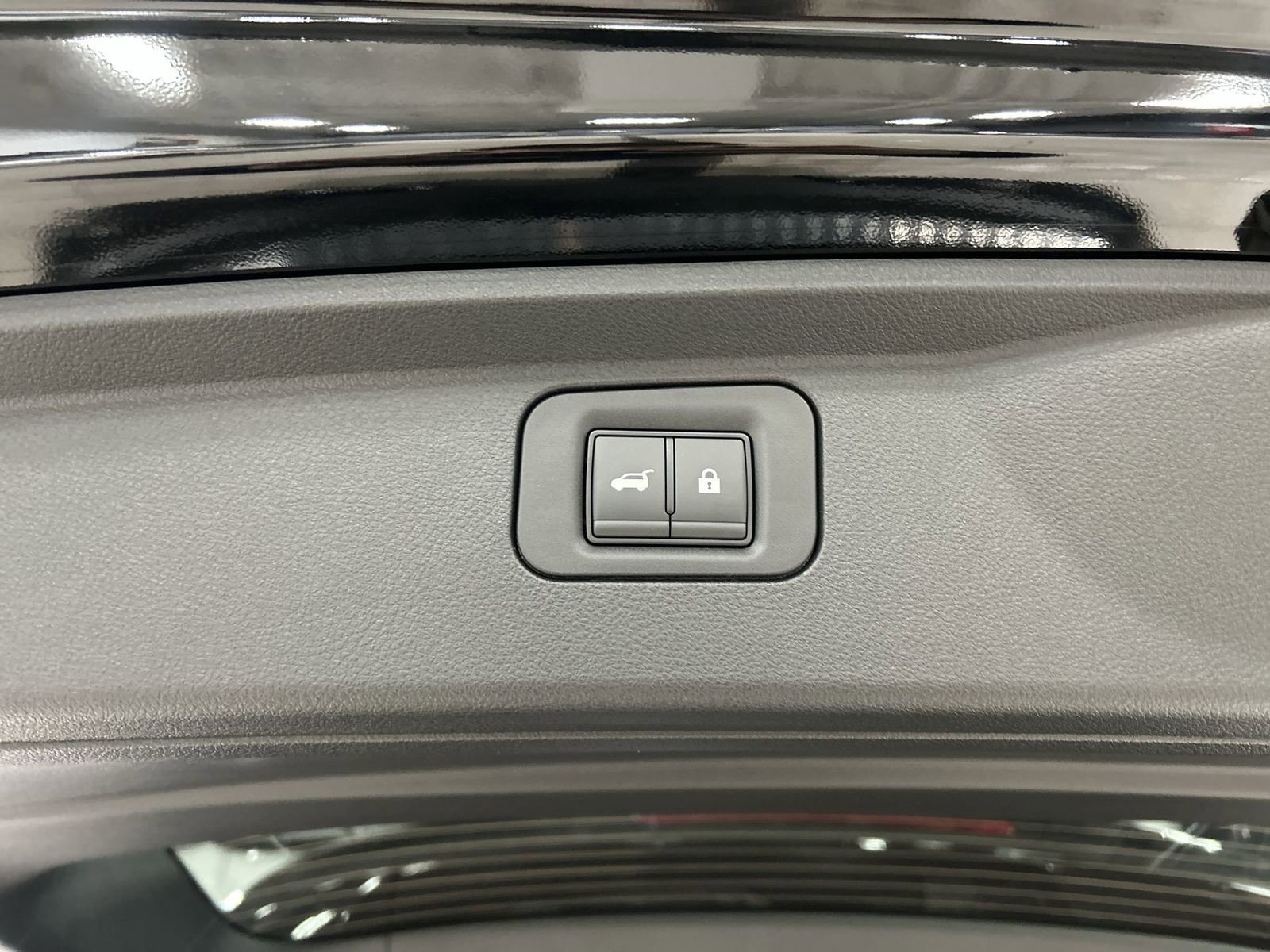 New 2026 Nissan Armada SL w/ Captain's Chari Seat Package image 40