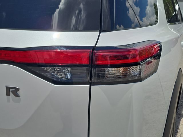 Used 2026 Nissan Pathfinder Platinum FWD image 8