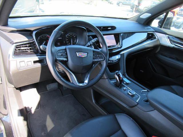 Used 2025 Cadillac XT6 Premium Luxury image 14