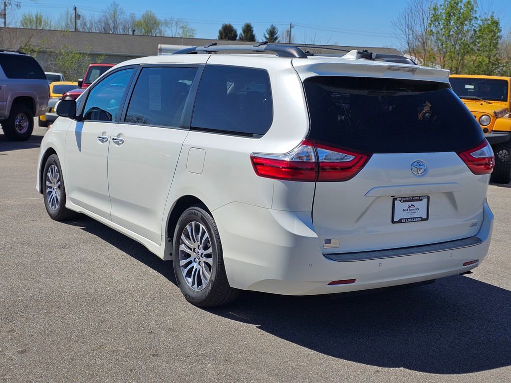 Used 2019 Toyota Sienna XLE w/ XLE Navigation Package image 14