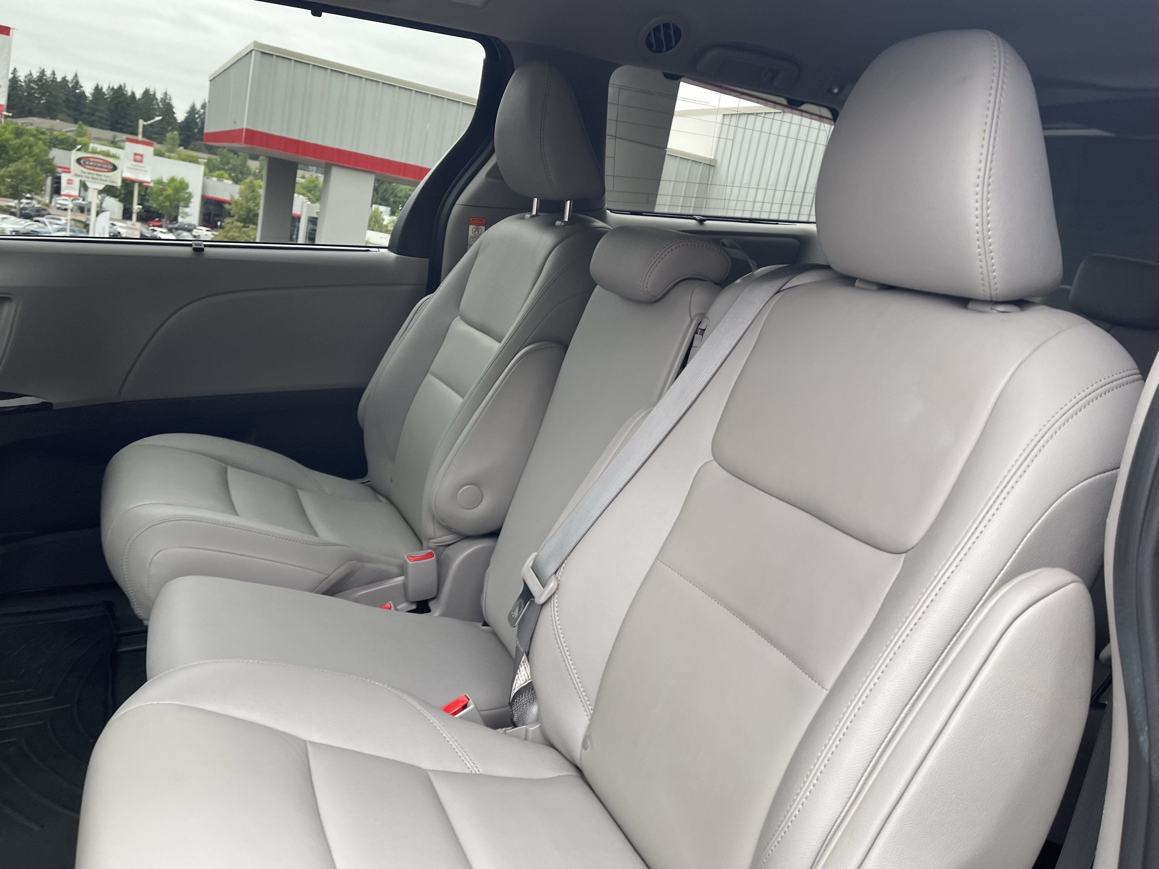 Certified 2020 Toyota Sienna XLE FWD image 13