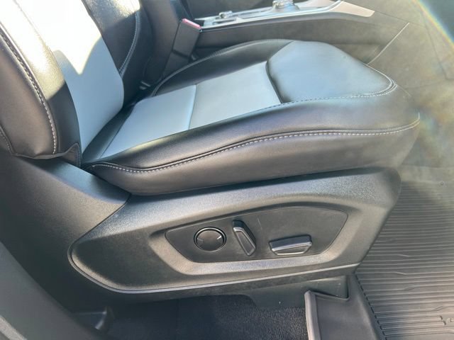 Used 2024 Ford Explorer XLT w/ Equipment Group 202A AWD/4WD image 13