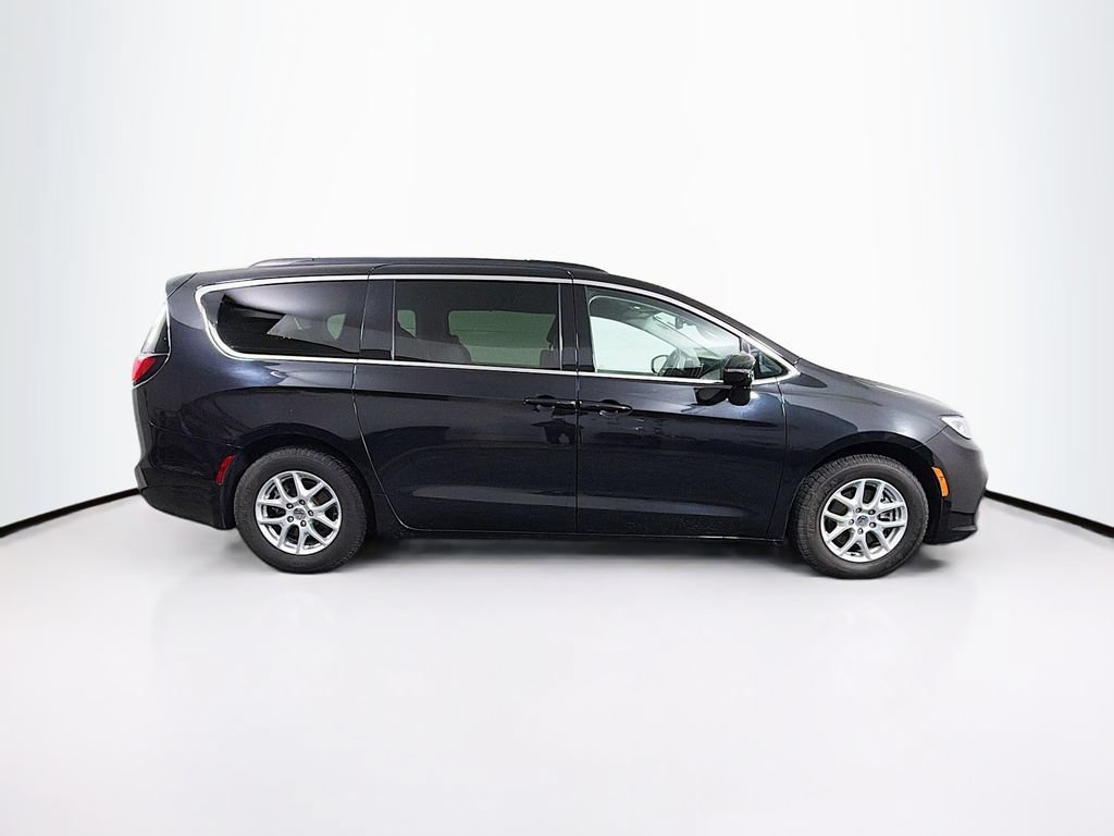 Used 2022 Chrysler Pacifica Touring-L FWD image 8