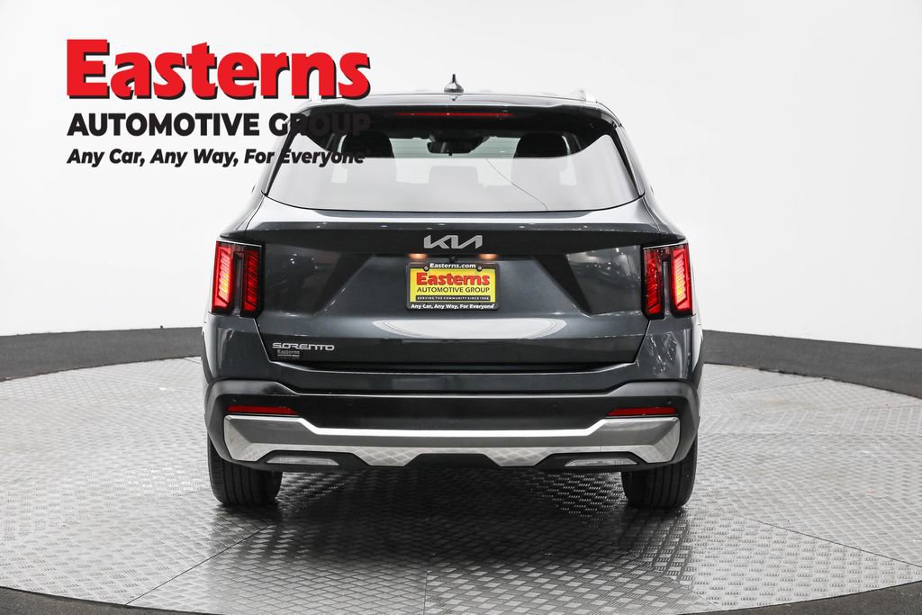 Used 2024 Kia Sorento S image 6