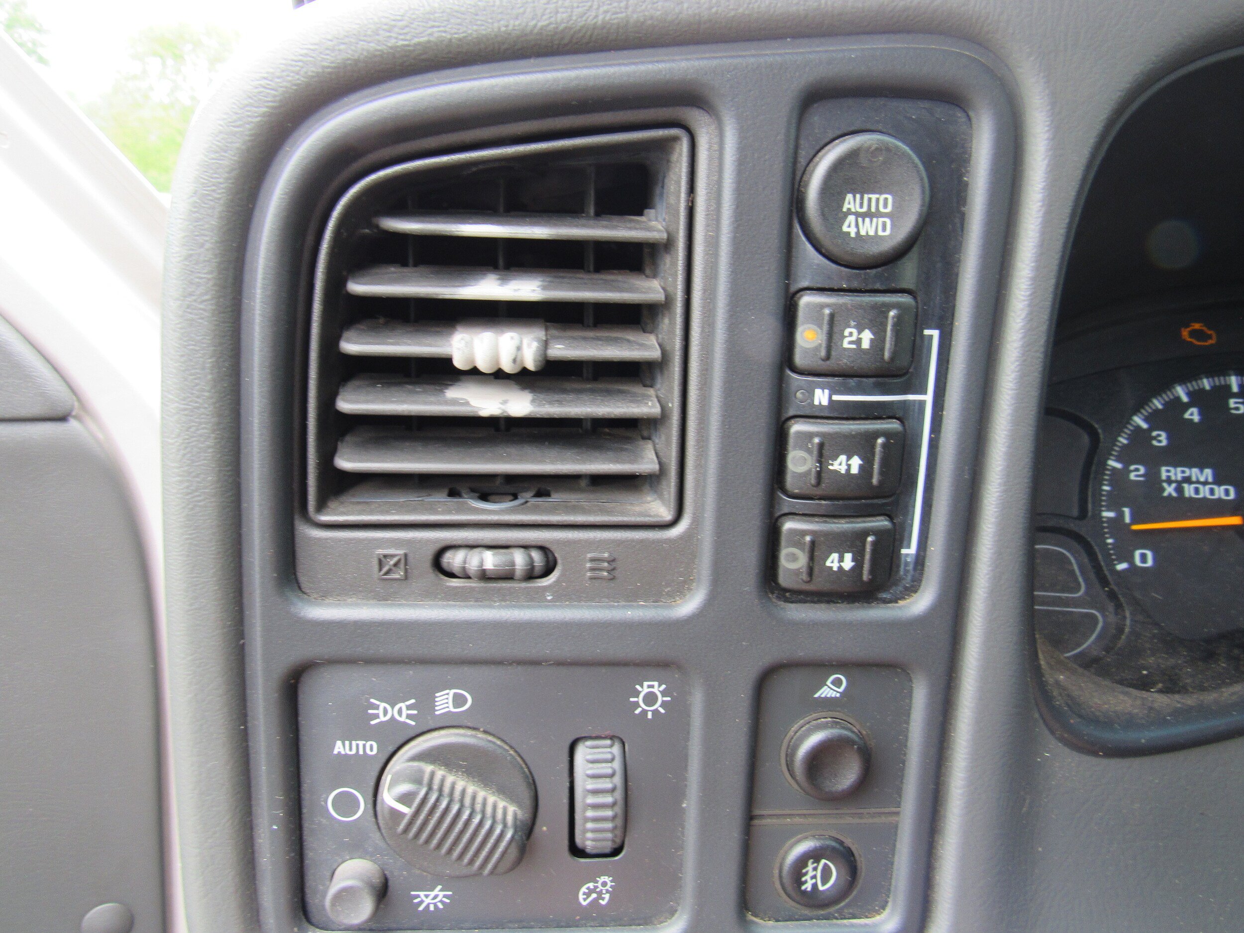Used 2006 Chevrolet Silverado 1500 LT w/ Light Duty Power Package AWD/4WD image 26