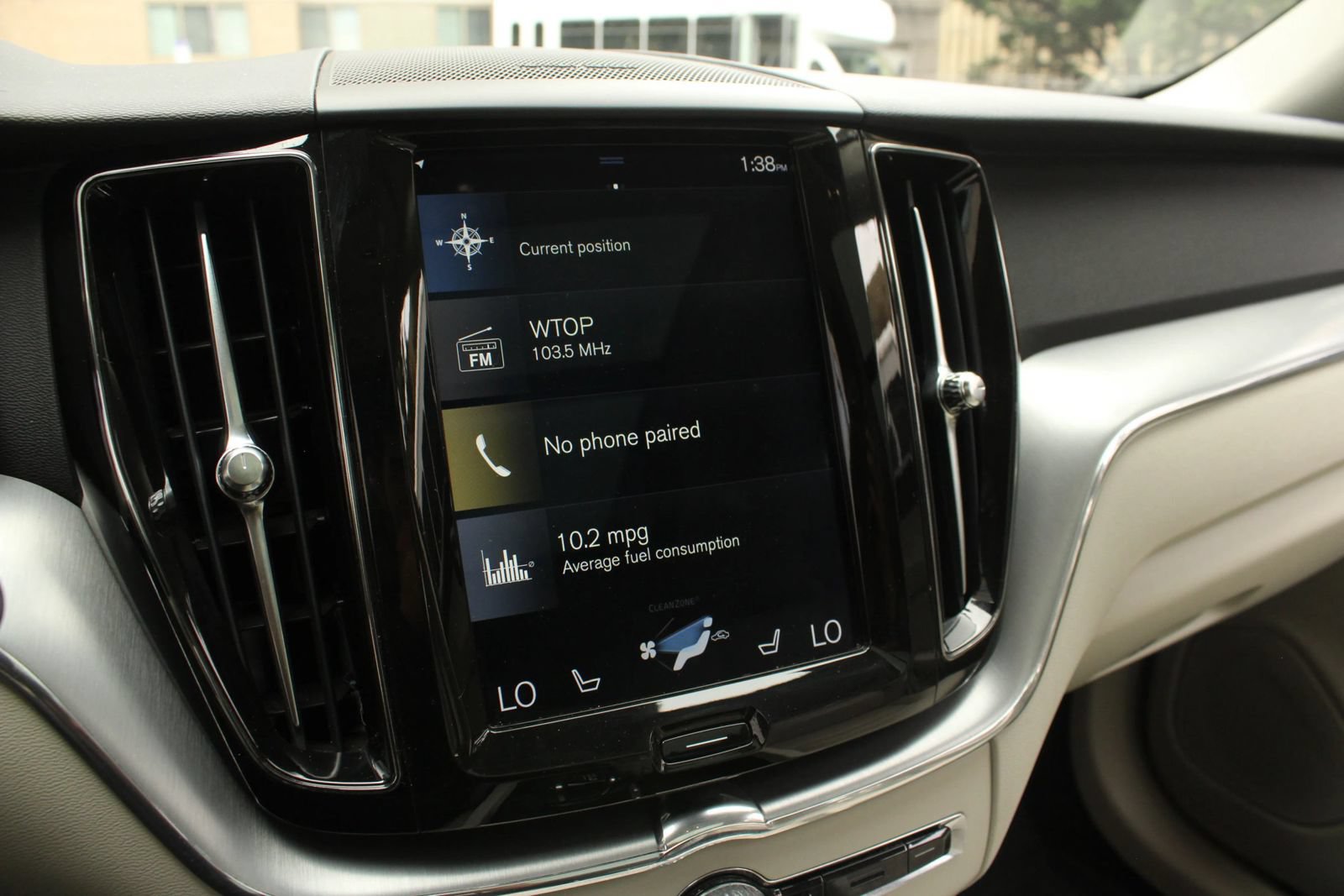 Used 2019 Volvo XC60 T5 Momentum w/ Multimedia Package AWD/4WD image 35