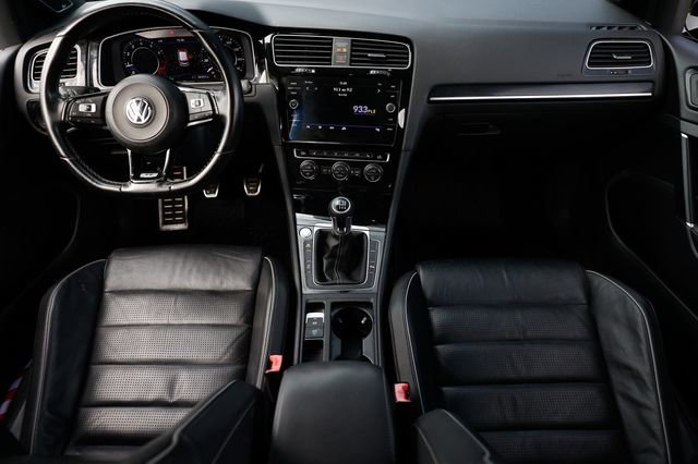 Used 2018 Volkswagen Golf R image 2