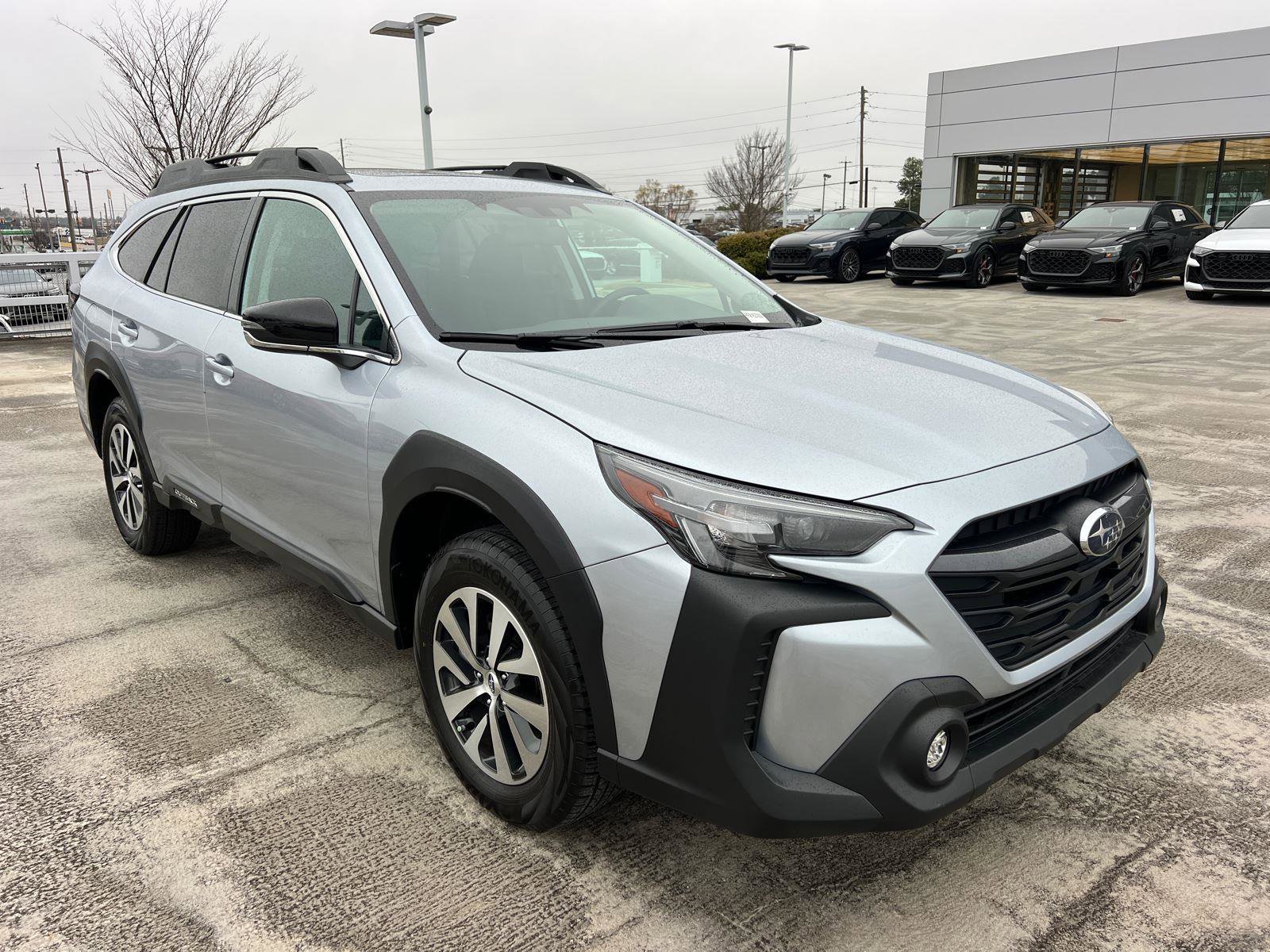 Used 2023 Subaru Outback Premium image 3