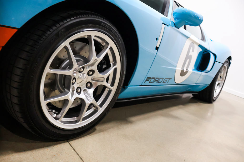 Used 2006 Ford GT RWD image 22