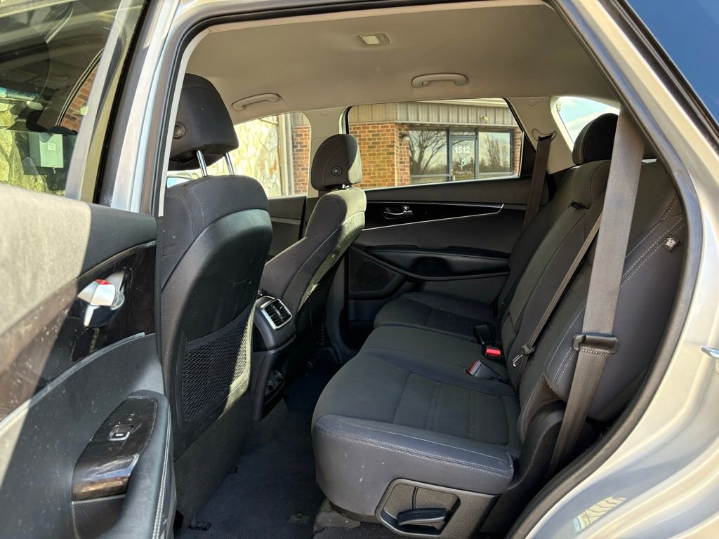 Used 2017 Kia Sorento AWD image 39