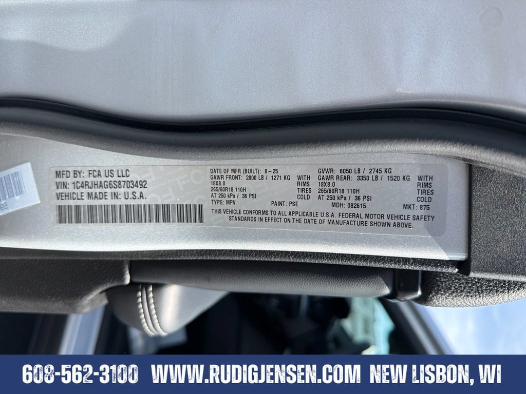 Used 2025 Jeep Grand Cherokee Altitude AWD/4WD image 31