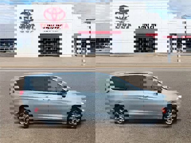 Used 2024 Chrysler Pacifica Touring-L