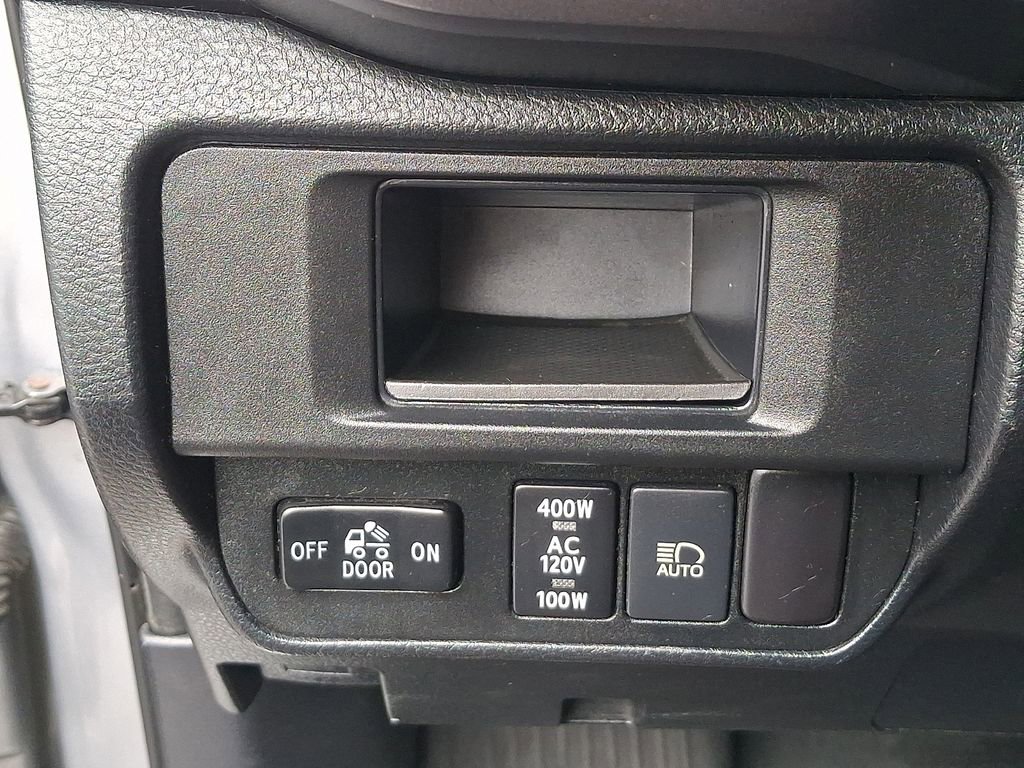 Used 2018 Toyota Tacoma TRD Sport w/ Technology Package AWD/4WD image 27