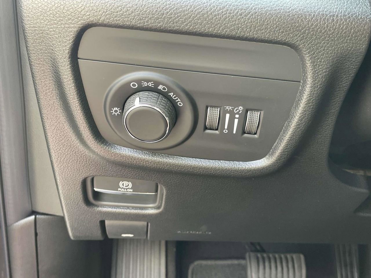 New 2025 Jeep Grand Cherokee L Laredo w/ Luxury Tech Group I image 11