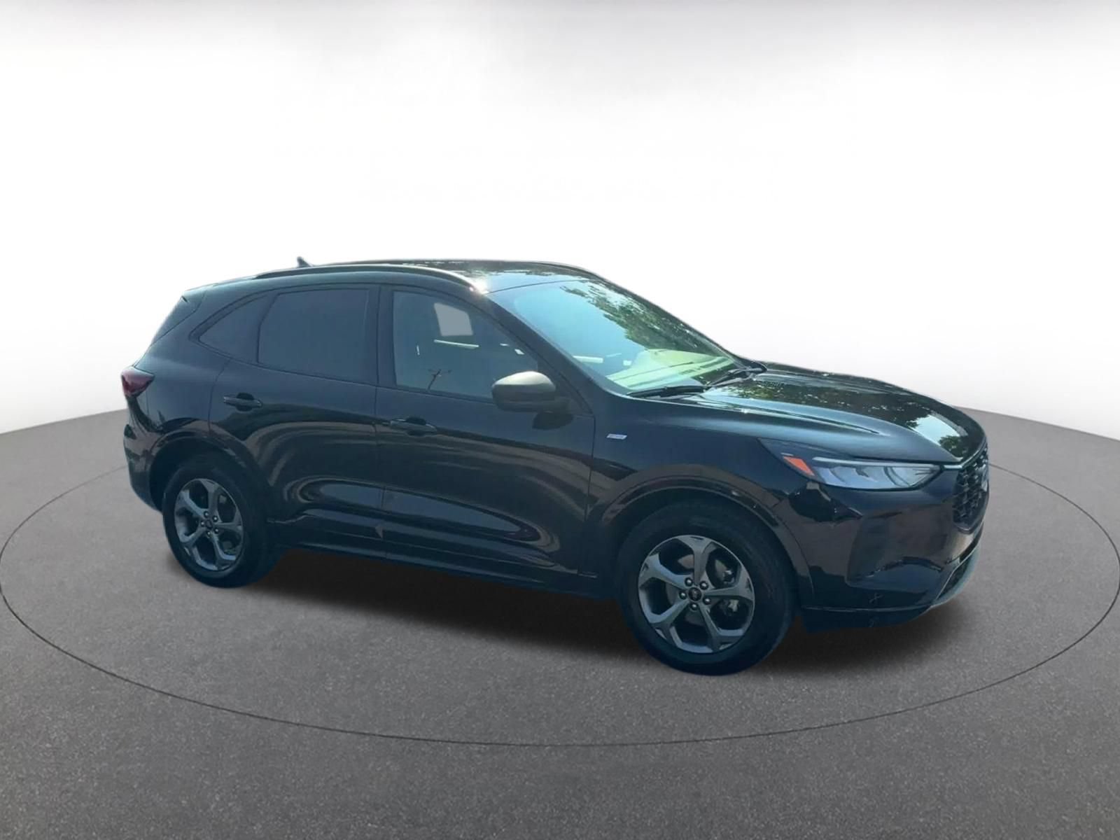 Used 2024 Ford Escape ST-Line AWD/4WD image 2