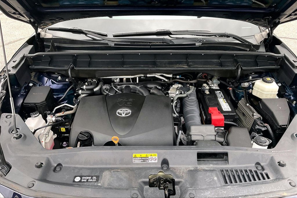 Used 2021 Toyota Highlander XLE FWD image 31