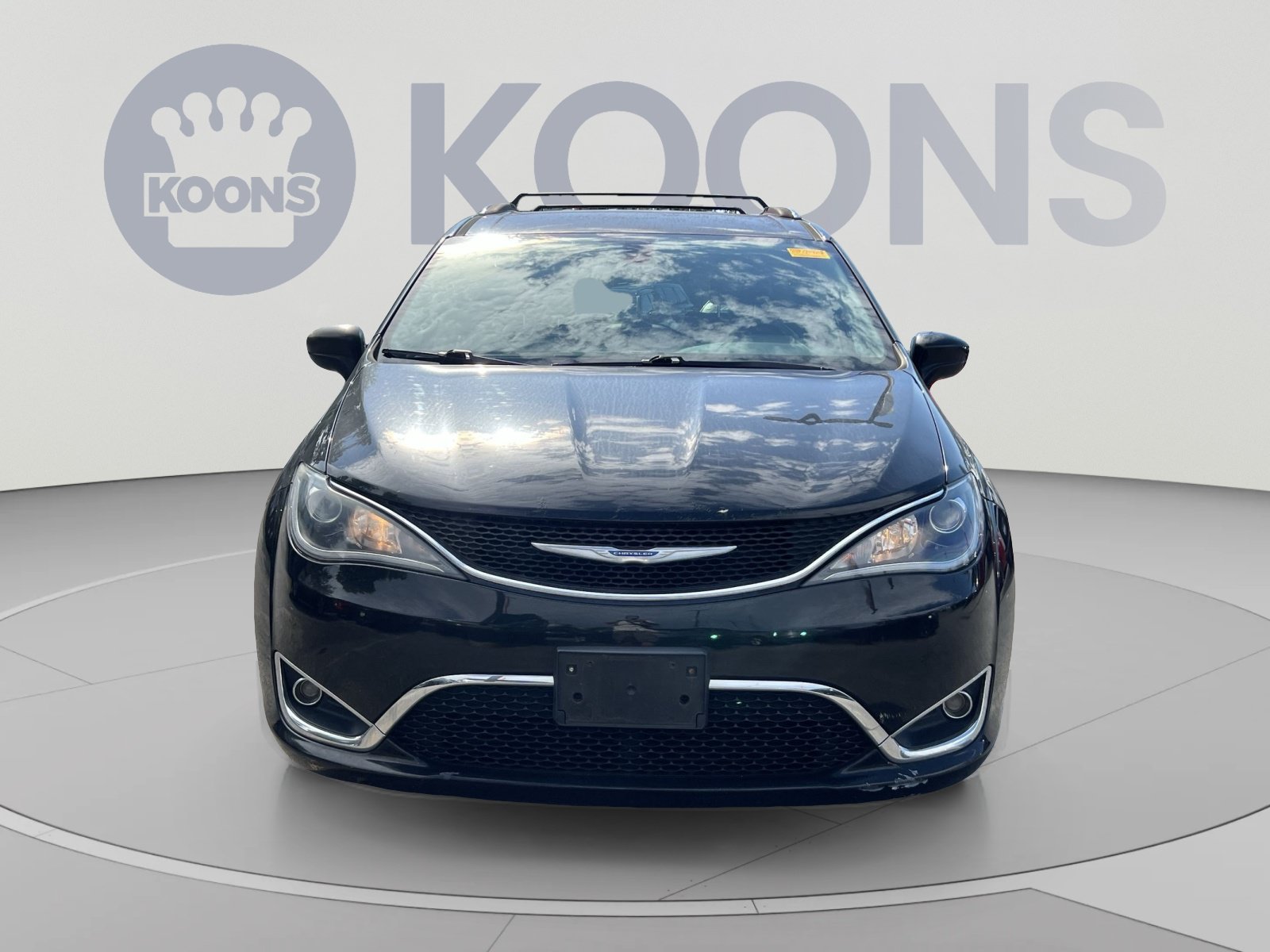 Used 2018 Chrysler Pacifica Touring-L FWD image 11