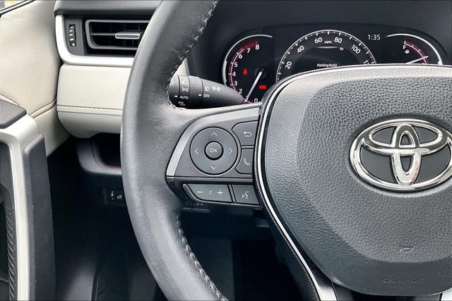 Used 2020 Toyota RAV4 Limited image 11