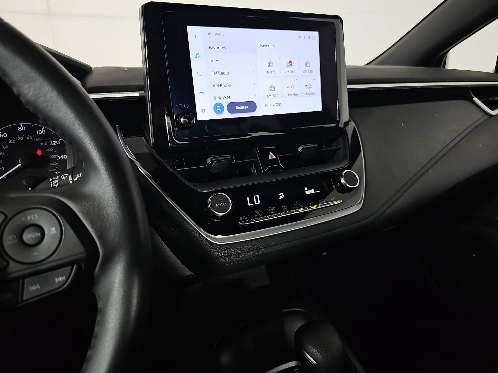 Used 2025 Toyota Corolla SE FWD image 17