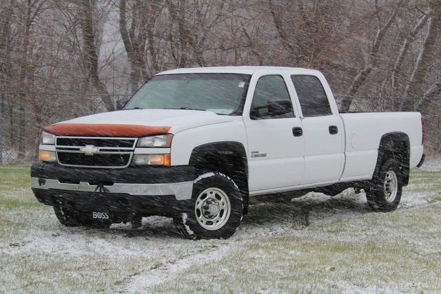 Used 2007 Chevrolet Silverado 2500 W/T w/ Heavy-Duty Power Package AWD/4WD image 1