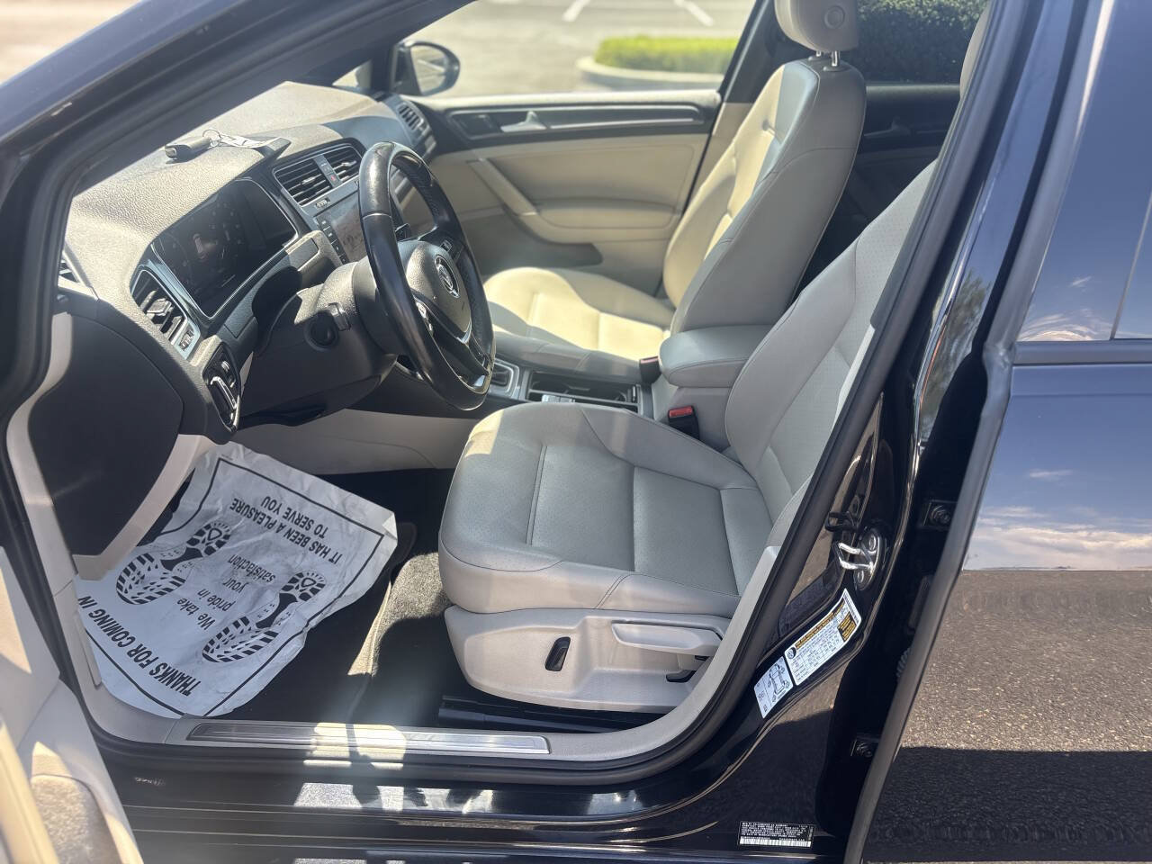 Used 2019 Volkswagen e-Golf SEL Premium FWD image 10