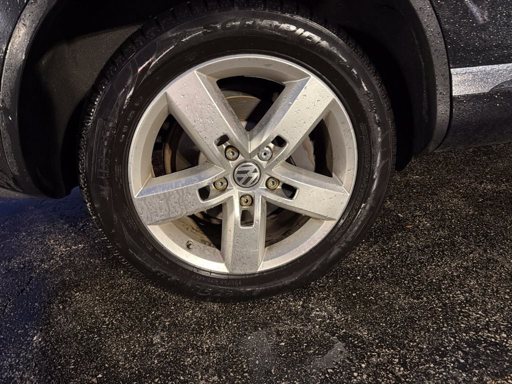 Used 2013 Volkswagen Touareg TDI AWD/4WD image 5