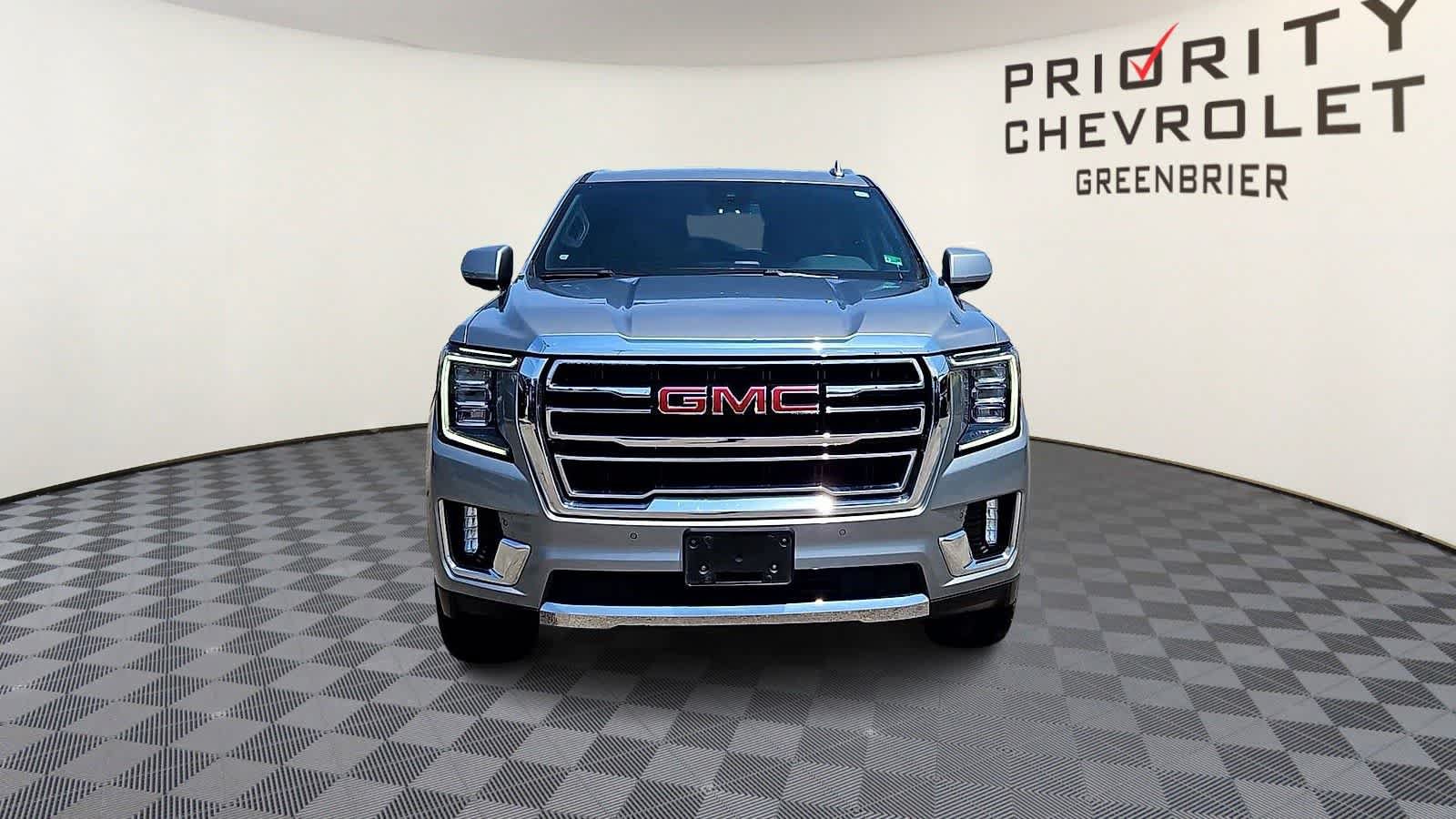 Used 2024 GMC Yukon SLT AWD/4WD image 3
