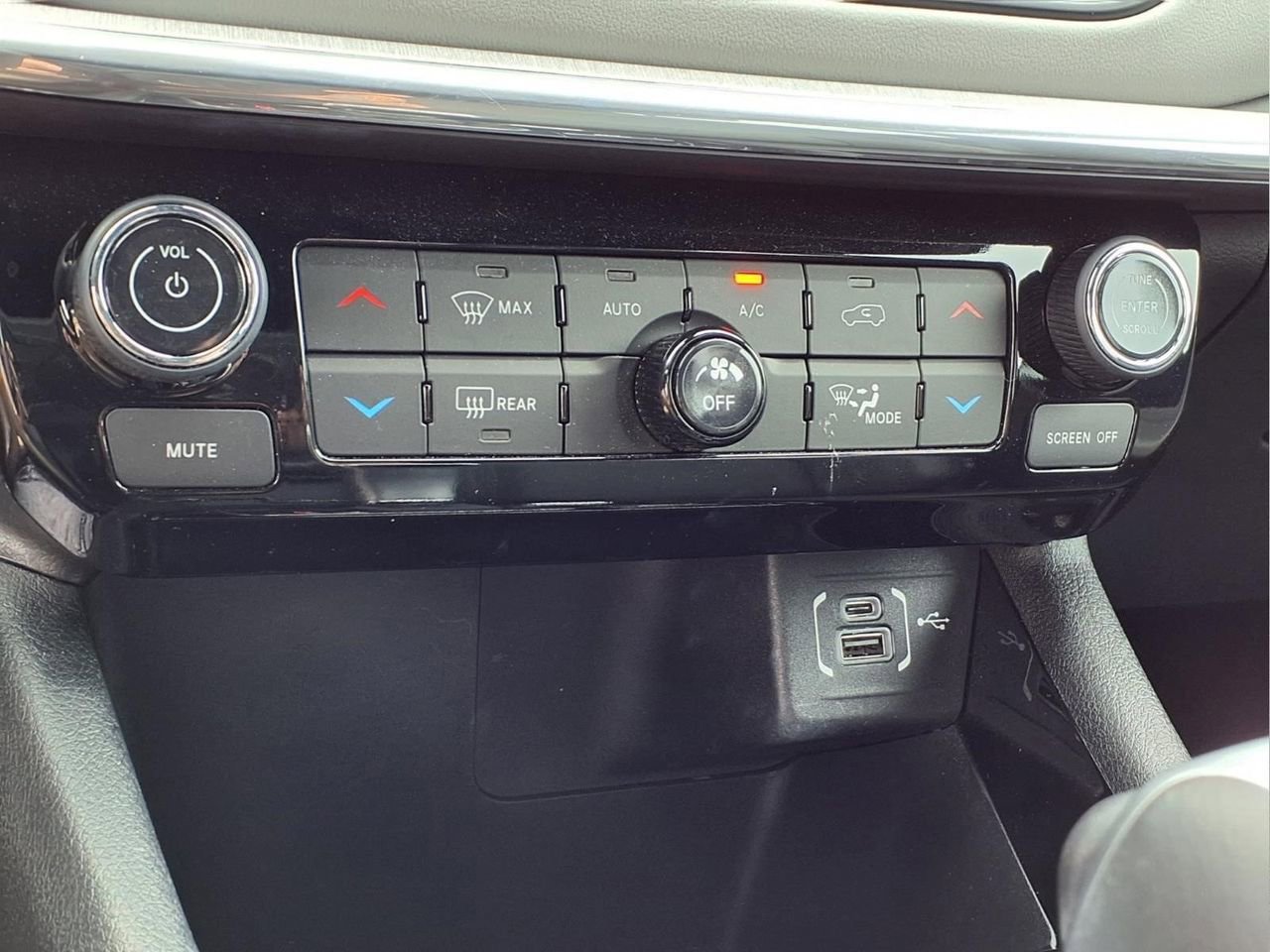 Used 2023 Jeep Compass Limited AWD/4WD image 19