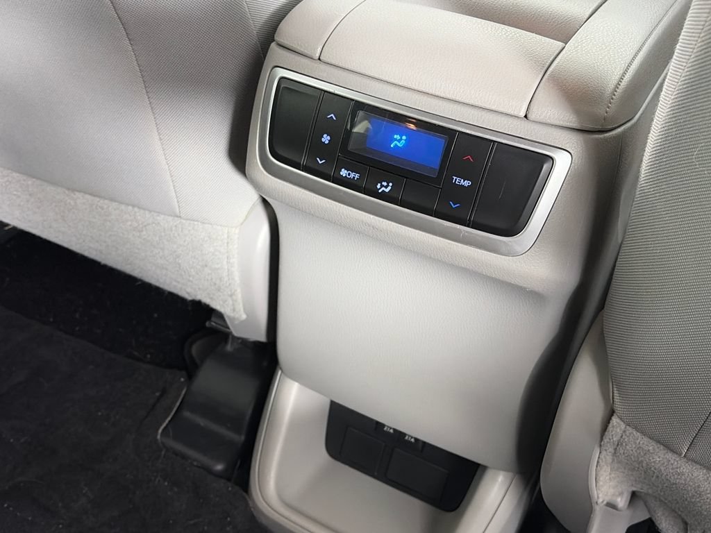 Used 2017 Toyota Highlander LE FWD image 27