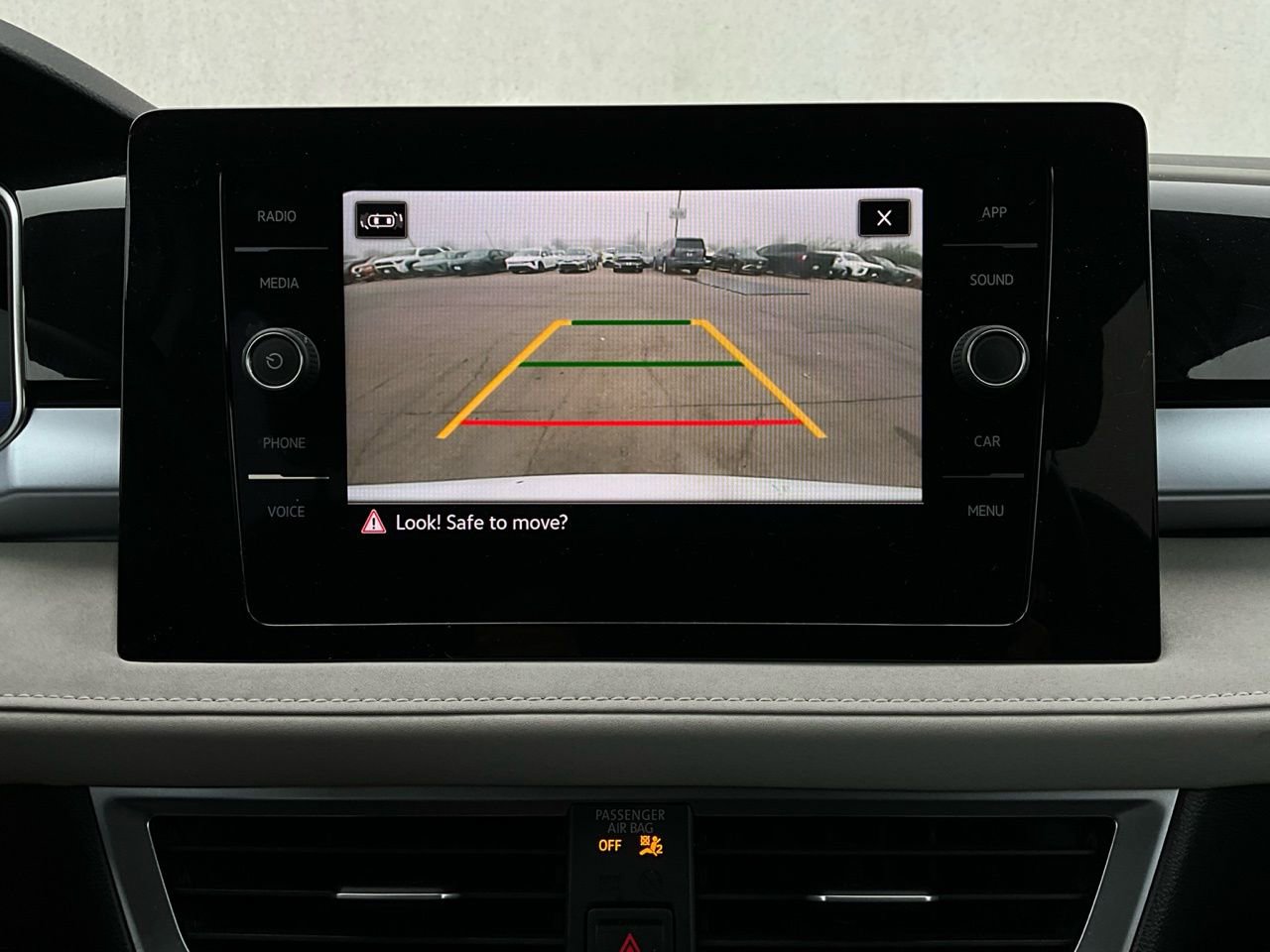 Used 2025 Volkswagen Taos SE image 33