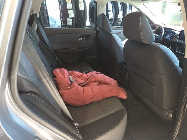 Used 2022 Nissan Rogue SV image 11