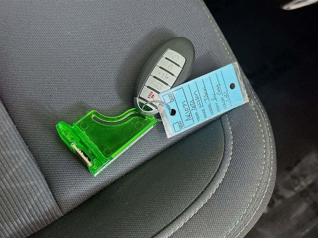 Used 2021 Nissan Titan SV w/ SV Convenience Package image 36