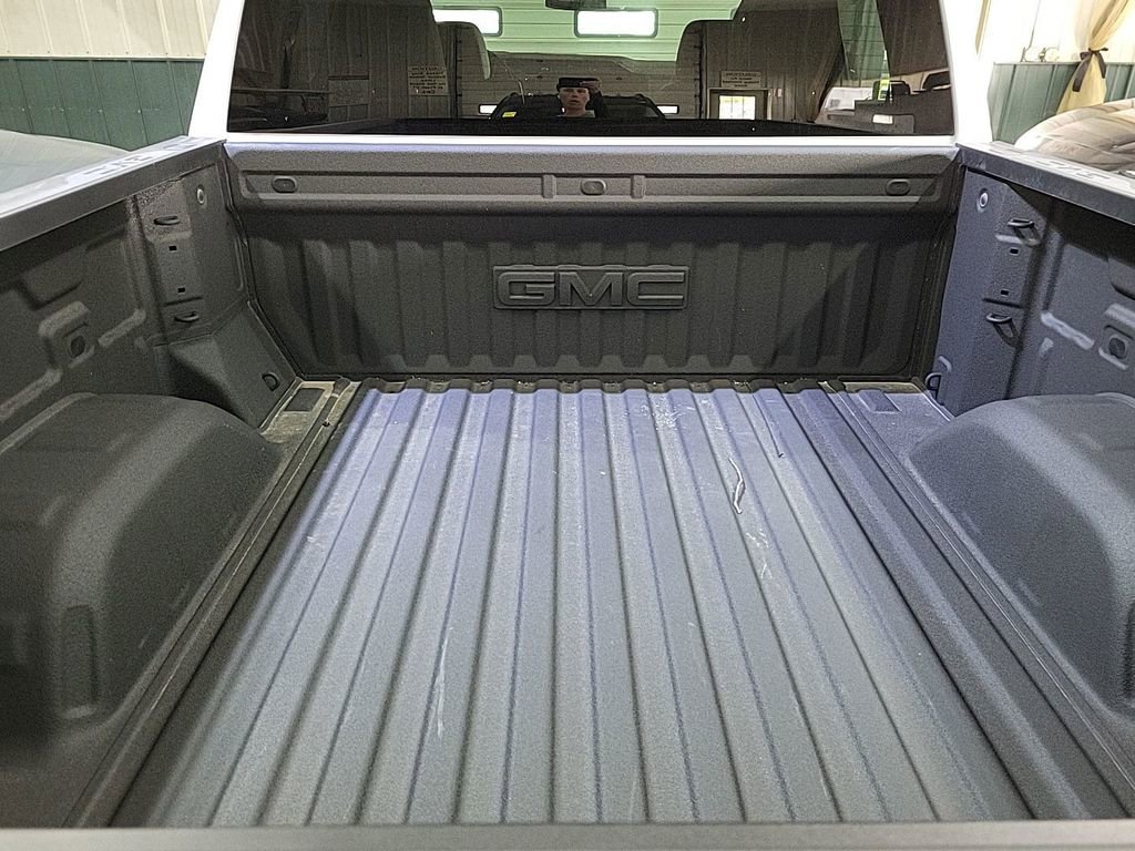 Used 2025 GMC Sierra 1500 AT4 AWD/4WD image 9
