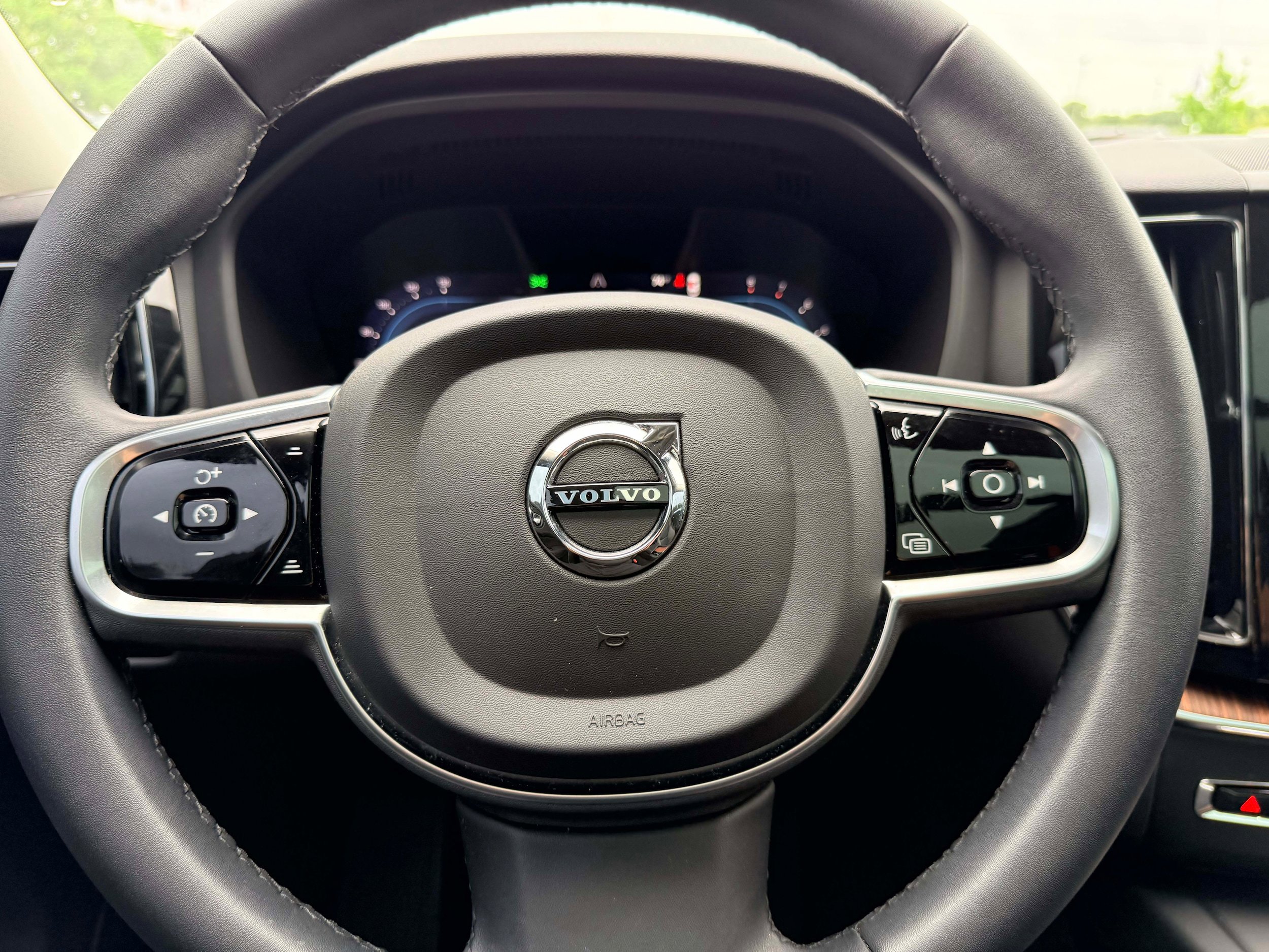 Certified 2023 Volvo XC60 B5 Plus FWD image 18