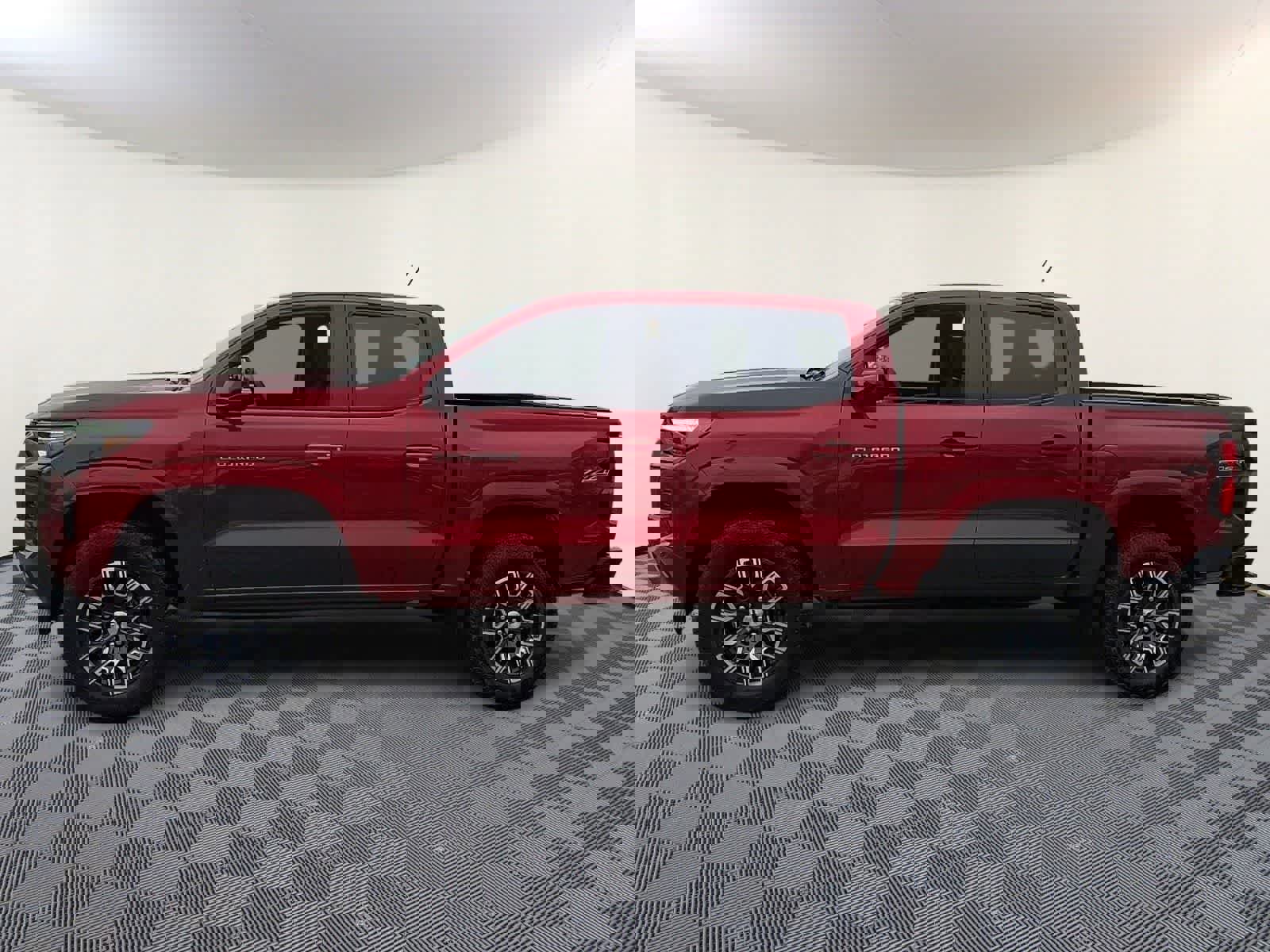 Used 2024 Chevrolet Colorado Z71 w/ Z71 Convenience Package 2 image 8