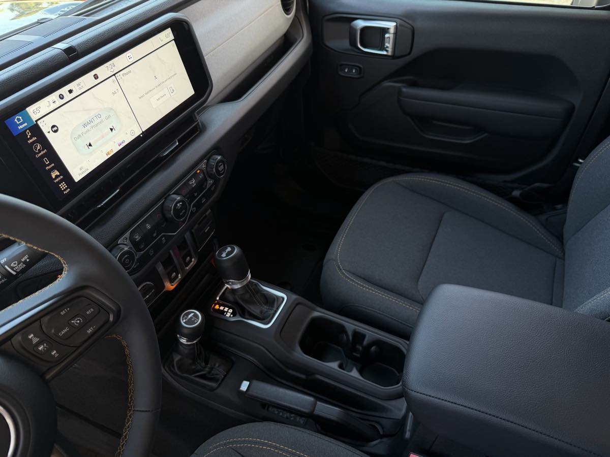 Used 2024 Jeep Wrangler Sport AWD/4WD image 16