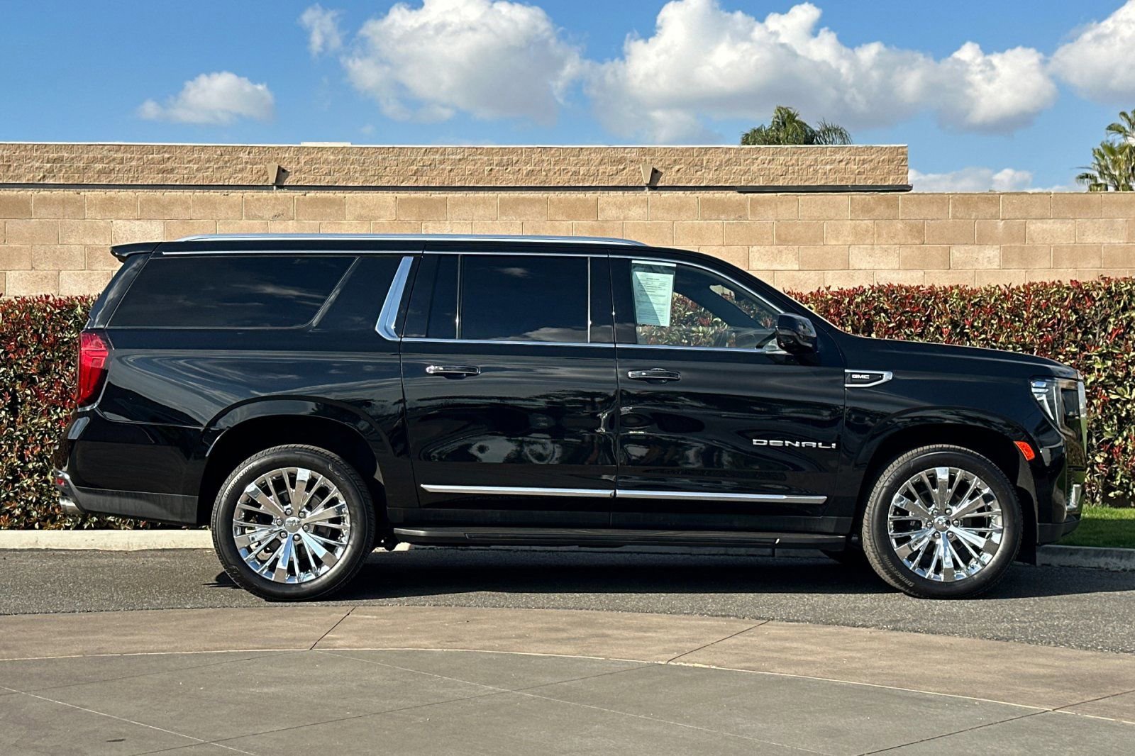 Certified 2021 GMC Yukon XL Denali image 3