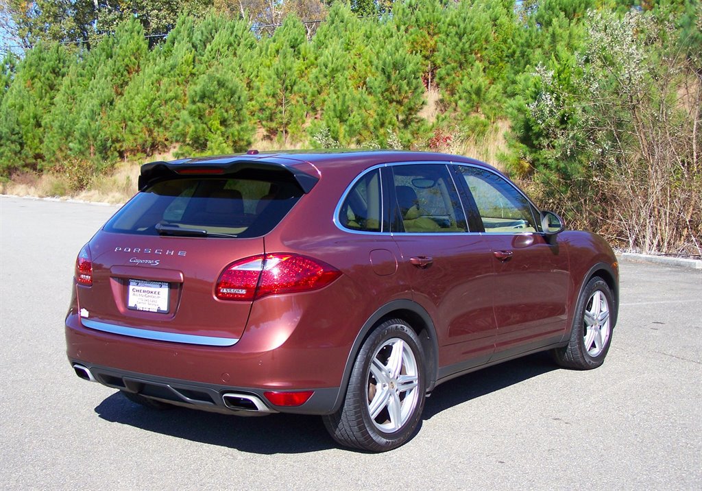 Used 2012 Porsche Cayenne S image 4