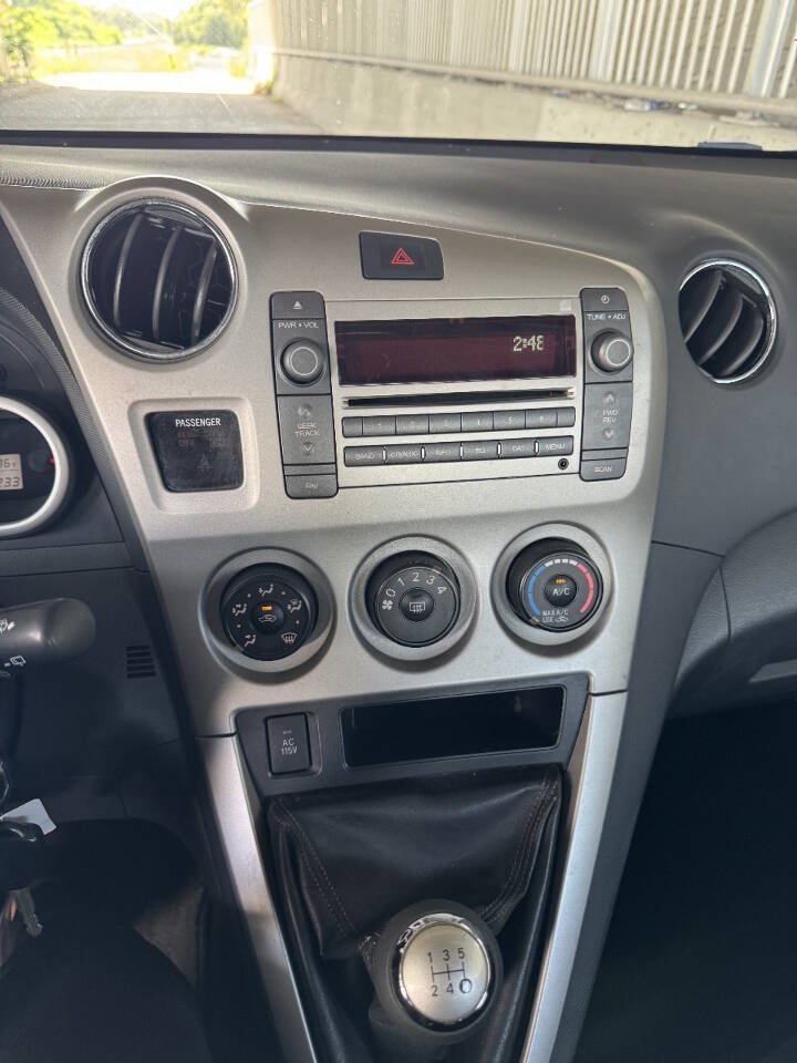 Used 2009 Pontiac Vibe w/ Preferred Package FWD image 11