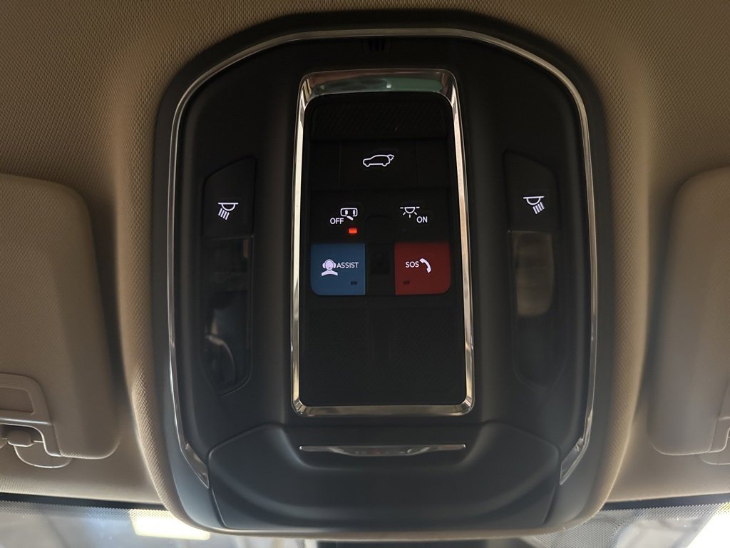 Used 2022 Jeep Grand Cherokee Limited w/ Luxury Tech Group II image 23